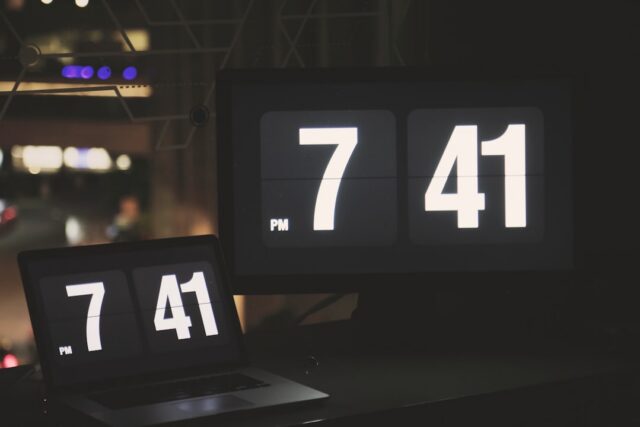 Photo launch timing